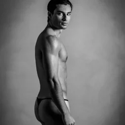 String Temptation Plume Noir